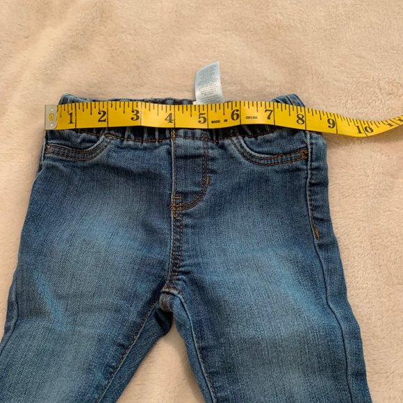 Two Pairs of Pants Oshkosh B'Gosh 9 Month - Old Navy 6- 12 Month - Picture 12 of 15